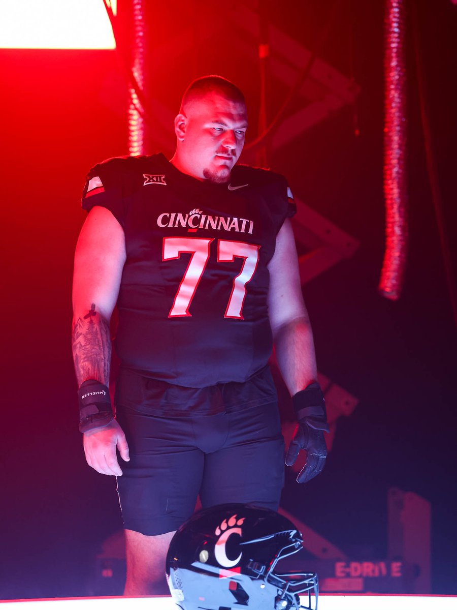 GoBearcatsFB's tweet photo. 7️⃣7️⃣

@tyo_taran https://t.co/7evOa8Xl0P