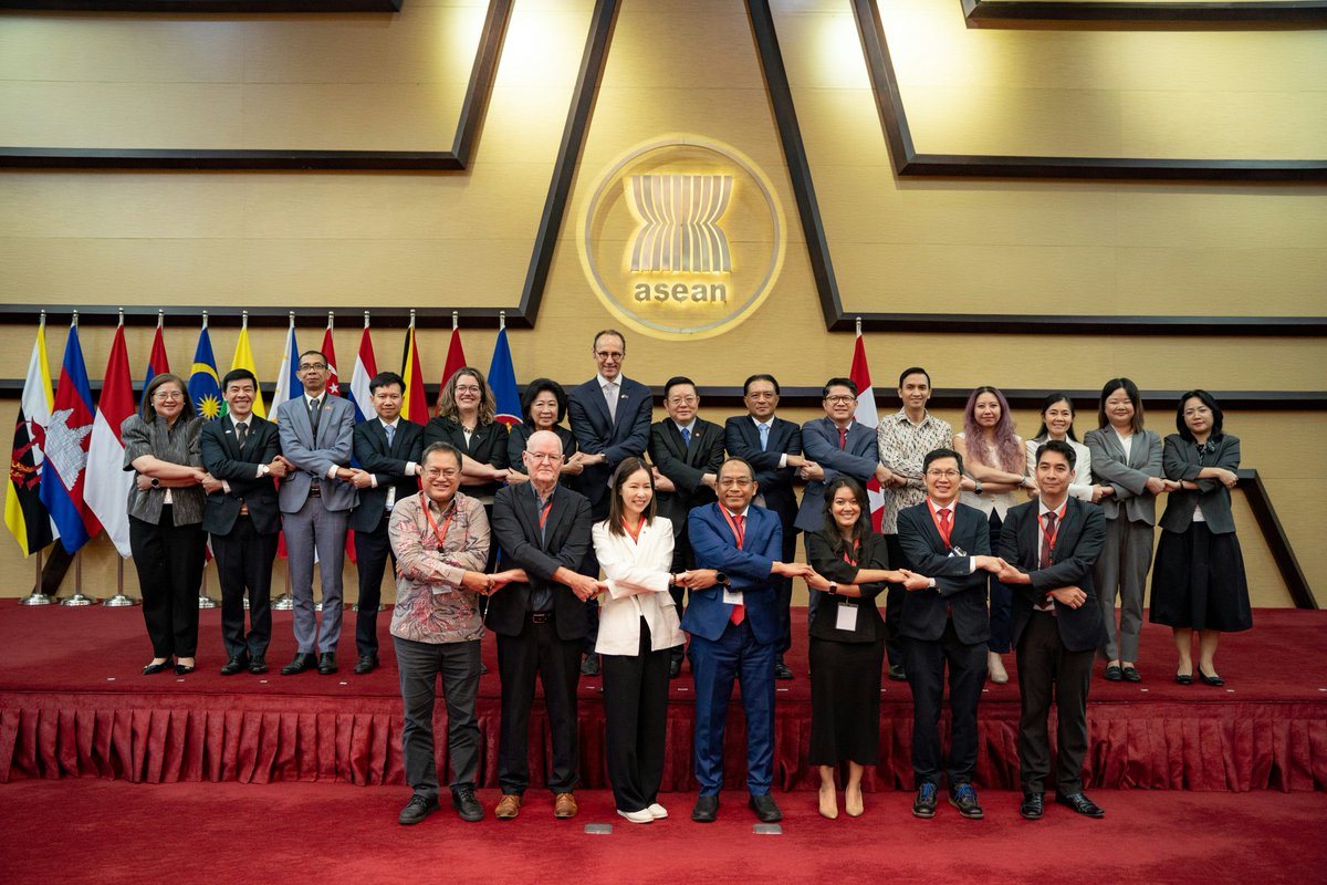 AsiaPacificFdn's tweet photo. On June 23, APF Canada co-organized the Canada-ASEAN Strategic Dialogue in Jakarta, Indonesia, with @CSISIndonesia.

The dialogue was co-hosted by @CanadaASEAN and @INAASEANJkt
to explore how partners like #Canada can work together with #ASEAN to strengthen international co-operation, diversify partnerships, and build resilient energy systems capable of withstanding external shocks and safeguarding energy security.

📸 : https://t.co/kPzqvcZdgT