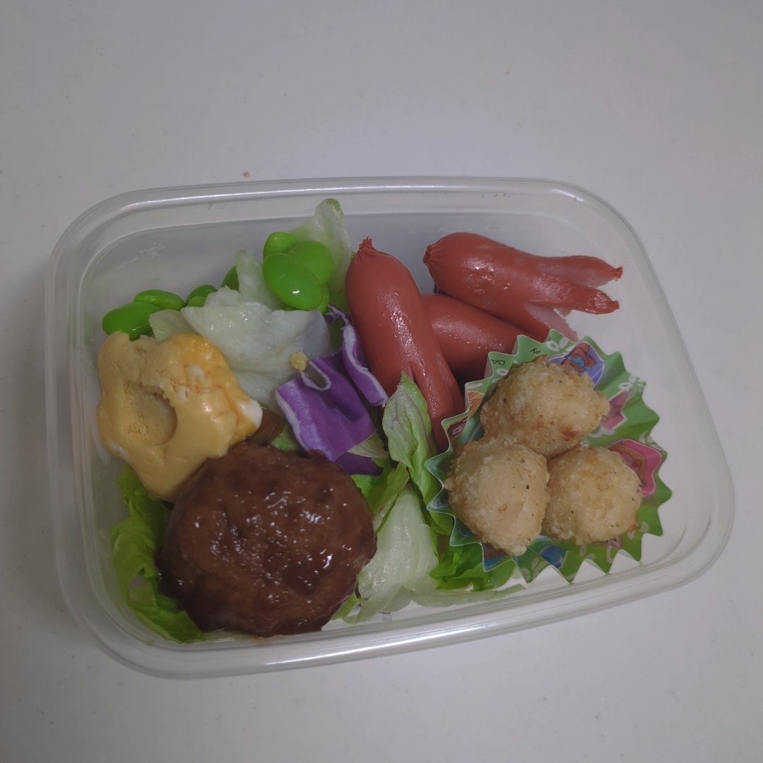 ykm0n's tweet photo. おもちのお弁当の残りのお弁当🙄🙄🙄照明のせいなのかいつもいつも写真が暗い… https://t.co/rPEG0wpXlG