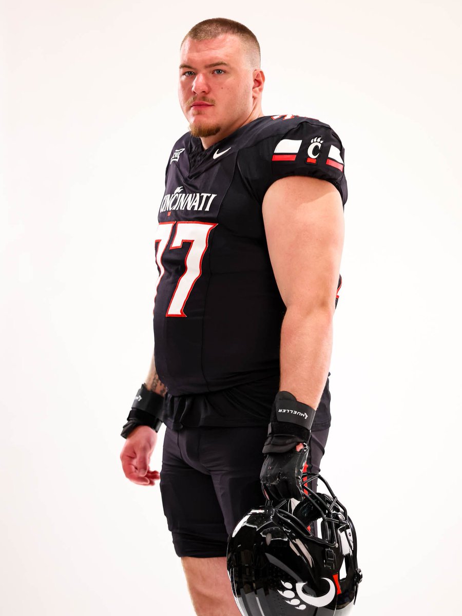 GoBearcatsFB's tweet photo. 7️⃣7️⃣

@tyo_taran https://t.co/7evOa8Xl0P