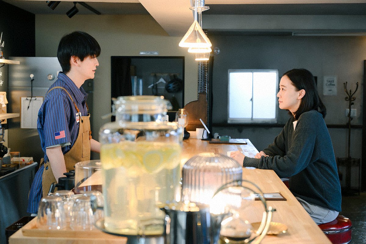 modelpress's tweet photo. 【今夜放送📺️】
「Tシャツが乾くまで」第1話

咲子（蒼井優）、幸せな日常一変
事故が暴く“第3金曜日の秘密”

✍️あらすじ・場面写真
https://t.co/cKSWTIyfMP

＜出演者＞
蒼井優、中島歩、高橋文哉、齋藤飛鳥
庄司浩平、飛永翼、久保田薫、夏帆
臼田あさ美、リリー・フランキー
松山ケンイチほか https://t.co/cDoRRyTszW