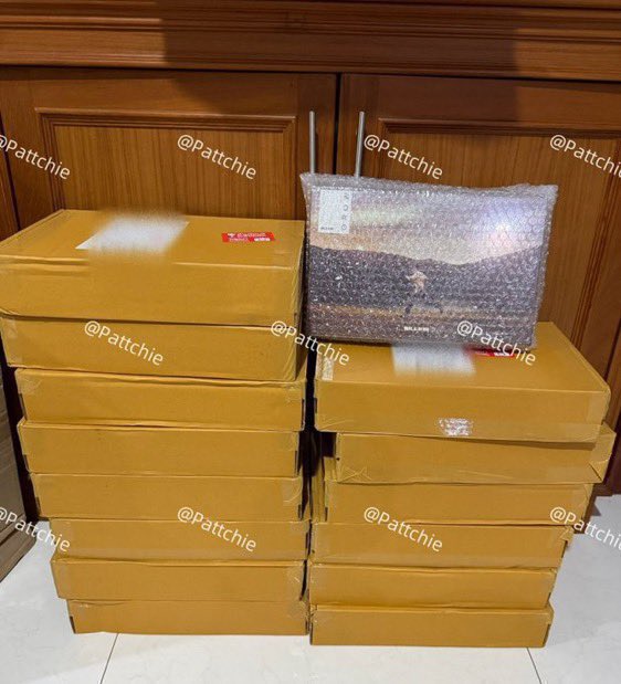 Pattchie's tweet photo. WTS  BILLKIN 'Grow With The Flow' Special Edition

🧡 1,100 รวมส่ง (จาก 2,499 บาท)
🧡 ไม่แกะ /ได้ครบทุกอย่าง
🧡ส่งฟรี
📍นัดรับ เซ็นทรัลลาดพร้าว mrt ห้าแยกลาดพร้าว  
✅ เหลือ 4 อัลบั้ม
#GrowWithTheFlowAlbum
#ตลาดนัดบกพพ #ตลาดนัดบิวกิ้นพีพี https://t.co/zYhed6yJiF