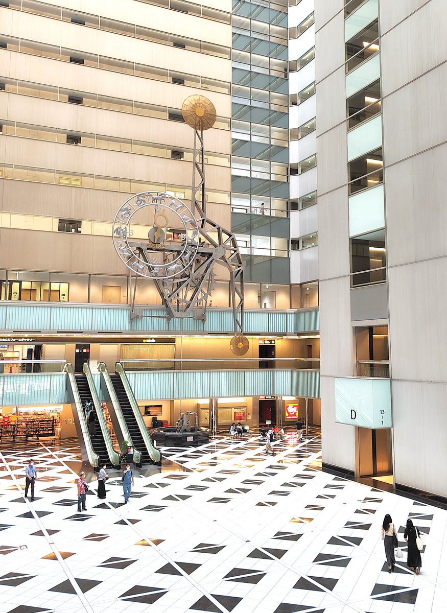 Tokyo_gov's tweet photo. Shinjuku is home to Yukku-Rhythm Grand Pendulum Clock. 
Its dial features the 12 Chinese zodiac signs, and a single hand takes 24 hours to make a full rotation. 
It was once recognized by Guinness World Records as the world’s largest pendulum clock! https://t.co/j54INRchHh