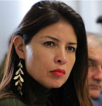 SebastianRochaZ's tweet photo. 🔹Karen Rojo fue sentenciada a 5 años de cárcel por desviar $ 25 millones de pesos destinados a salud y educación a su campaña.

Daniel Jadue en el caso luminarias que adjudicaba licitaciones por miles de millones de pesos, rendiciones con boletas falsas, etc, sigue en su casa.

Claudio Orrego fue sobreseído a pesar que transfirió $1.680 millones a la Fundación Procultura, de los cuales se recuperaron solo $ 1.000 millones por seguros, y hoy sigue como Gobernador.

Rojo no tiene redes políticas, no tiene para contratar un buffet de abogados, Jadue y Orrego son de la élite, pagan numerosos y los mejores abogados y tienen respaldo político.

Así es la justicia en nuestro querido Chile.
