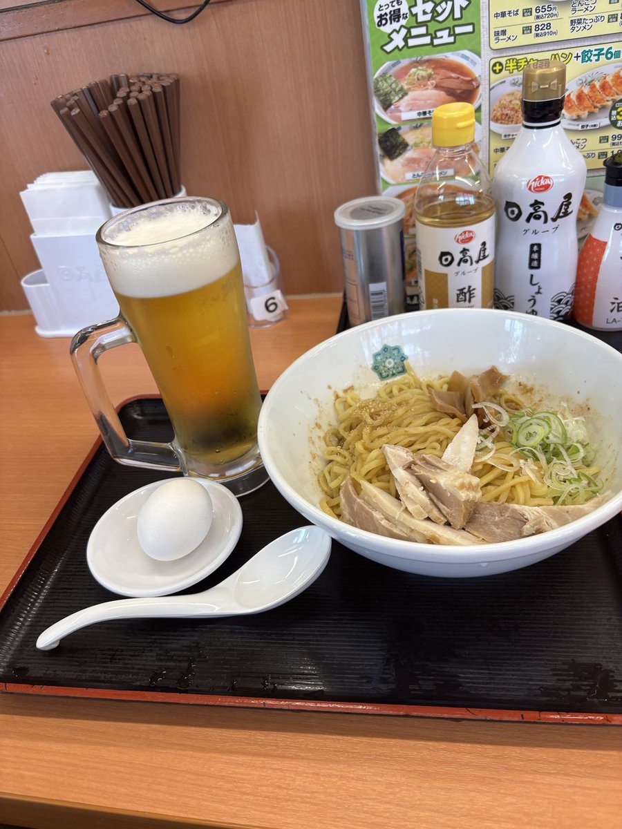 idepover9's tweet photo. 愛はポートフォリオだととある男は言った。確かにそうかもしれない。
資産も時間も有限だ。ウォーレン•バフェットだって金を天の国までは持っていけない。だから人は振り分けをする。
それでも、愛は祈りだと思う。
日高屋を食べる時、僕は声に出して祈る。明日が良い日でありますようにと。 https://t.co/aTBpZJgLLO