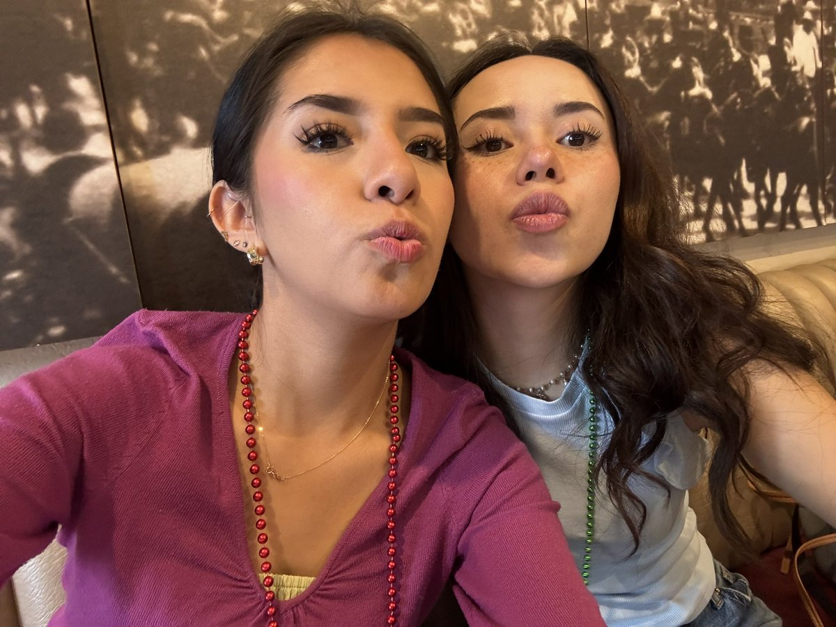 paulataggle's tweet photo. gaby + paula = sanborns ❤️🧘‍♀️🍳🍊 https://t.co/D3QjMnVRXu