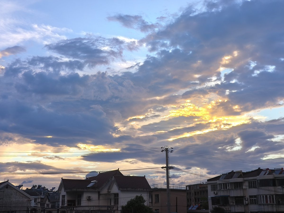 wx2049's tweet photo. 山城夕阳随拍 ＃互fo ＃大美安徽 https://t.co/00nxuYzubn