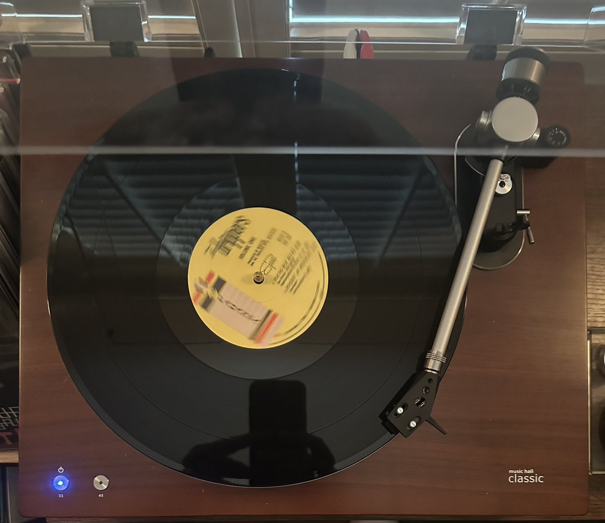 furbehrrr's tweet photo. The Honeydrippers: Volume One is a mini-album released in ‘84.

#RobertPlant🤩

#JeffBeck🤩

#NileRodgers🤩

#JimmyPage🤩

#PaulShaffer 🤩

#SkyMusic #SpinningNow https://t.co/rVItw2zTP0