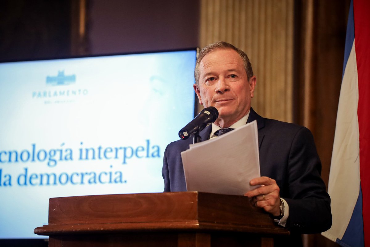 DipRodrigoGoni's tweet photo. La inteligencia artificial ya está transformando nuestras sociedades. 

Hoy, desde el Parlamento, reflexionamos sobre los desafíos éticos y democráticos que plantea este nuevo tiempo, a través de una lectura política de la Encíclica Magnifica Humanitas del Papa León XIV. https://t.co/S8tQXHbuct