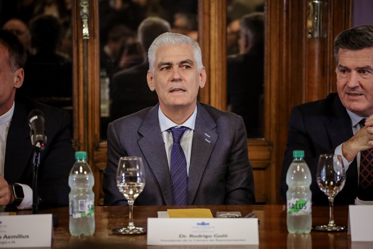 DipRodrigoGoni's tweet photo. La inteligencia artificial ya está transformando nuestras sociedades. 

Hoy, desde el Parlamento, reflexionamos sobre los desafíos éticos y democráticos que plantea este nuevo tiempo, a través de una lectura política de la Encíclica Magnifica Humanitas del Papa León XIV. https://t.co/S8tQXHbuct