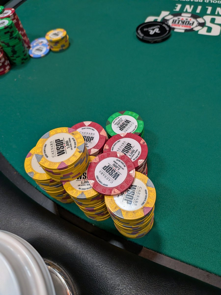 DanMan274's tweet photo. 672k on early dinner break, 10k bb level still https://t.co/rwchmgzwHV