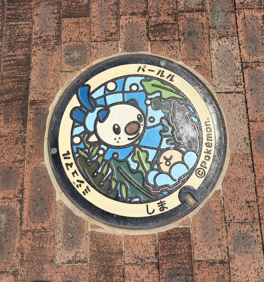 biwaichiro's tweet photo. 【マンホール🕳️コレクション】ポケモンマンホール「ポケふた」　ミジュマル&amp;パールル@志摩市大王埼灯台近く
#マンホール
#ポケモンマンホール 
#ポケふた
#ミジュマル
#大王埼灯台 https://t.co/aeDn61jt48