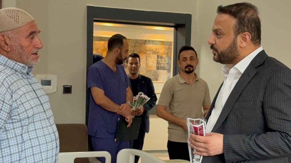 MDOGANSALAR_TR's tweet photo. 📍Balıklıgöl Devlet Hastanesi

Ak Parti Haliliye İlçe Başkanımız Mustafa Bağmancı, Kadın Kolları Başkanımız Fatma Ocak ve İlçe Başkan Yardımcımız Mehmet Emin Yeşil ile birlikte, Balıklıgöl Devlet Hastanesi’nde hastalarımızı, hasta yakınlarını ve sağlık çalışanlarımızı ziyaret ettik.

Gönüllere dokunan her adım, umudu ve dayanışmayı büyütür.
Tedavi gören tüm hastalarımıza acil şifalar diliyoruz.

@RTErdogan @avyusufibis @osmannazlier  @bybekirbozdag @ibrahimeyyupogl 
@milhamigunbegi @ferdisenel25 @furkankucukk_ @mbagmanci63 @fatmaocak0663 @aveminyesil @AKGenclikGM @akgenchaliliyee