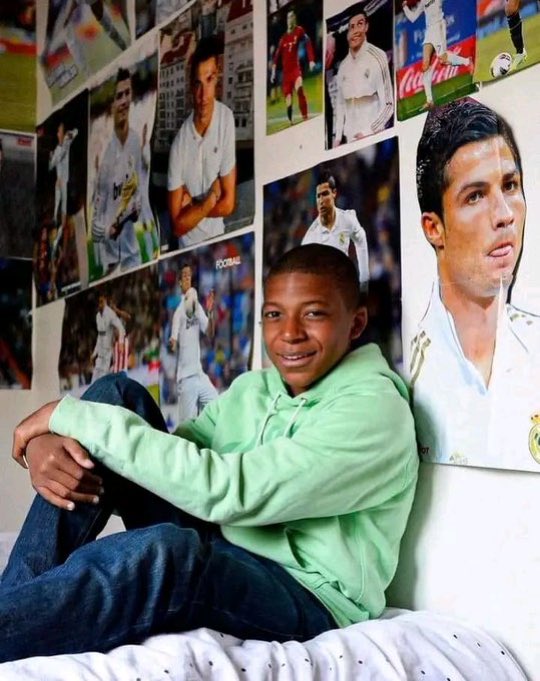 Teeniiola's tweet photo. If Ronaldo don retire, Mbappe you can have all my heart 🤭❤️ https://t.co/bP5cDDRBhO