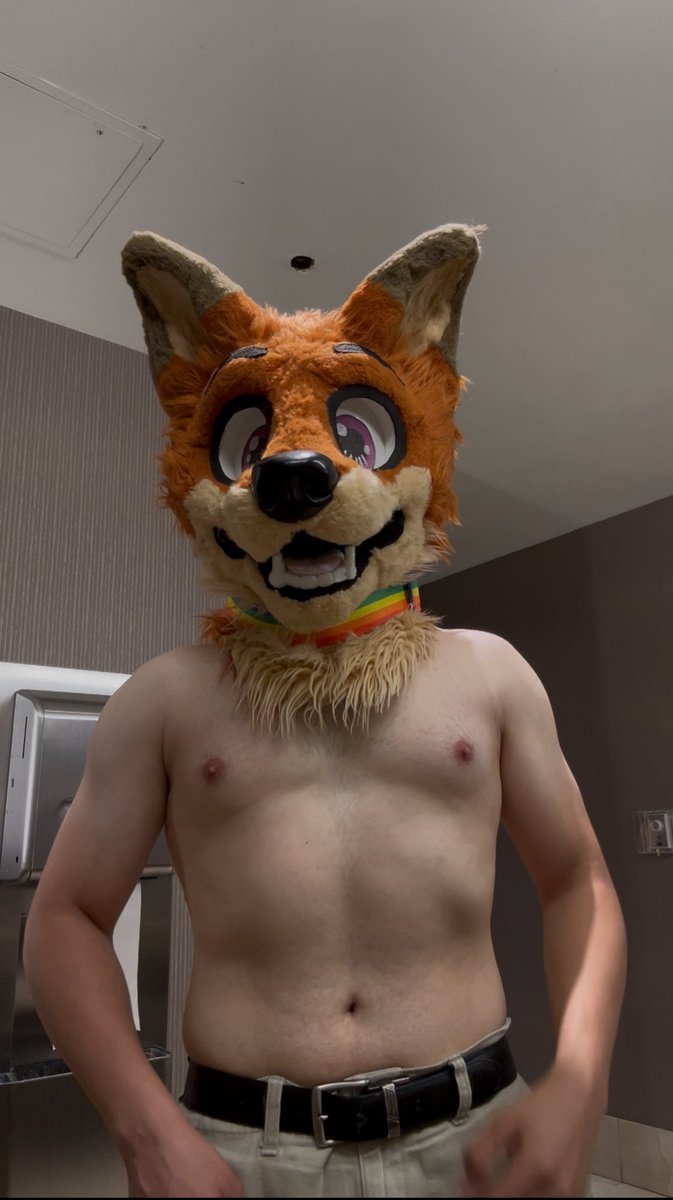 TimusTheFox's tweet photo. Getting more confident in front of the mirror has been one of my dreams in a long time. https://t.co/XPlEX7n4TO