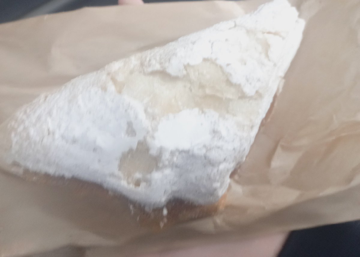 Kokorexia's tweet photo. Todo iba bien hasta q compartí este pastelit9 cn mi amija  ;((( ns cuantascalorias tenía pero comí masomenos como la mitad o un poco menos https://t.co/mdPyRQ5Ldp