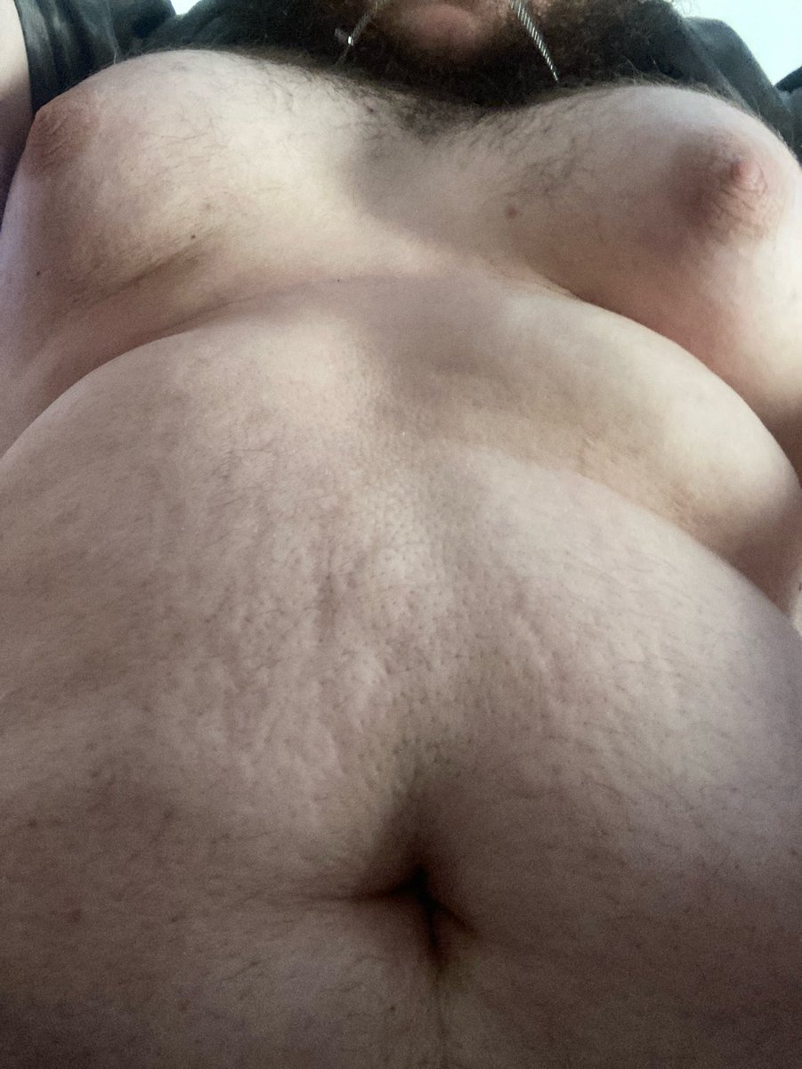 Fhichy's tweet photo. POV: I’m about to lay on you #belly #ganer #feedie https://t.co/w9FNSB6rD0