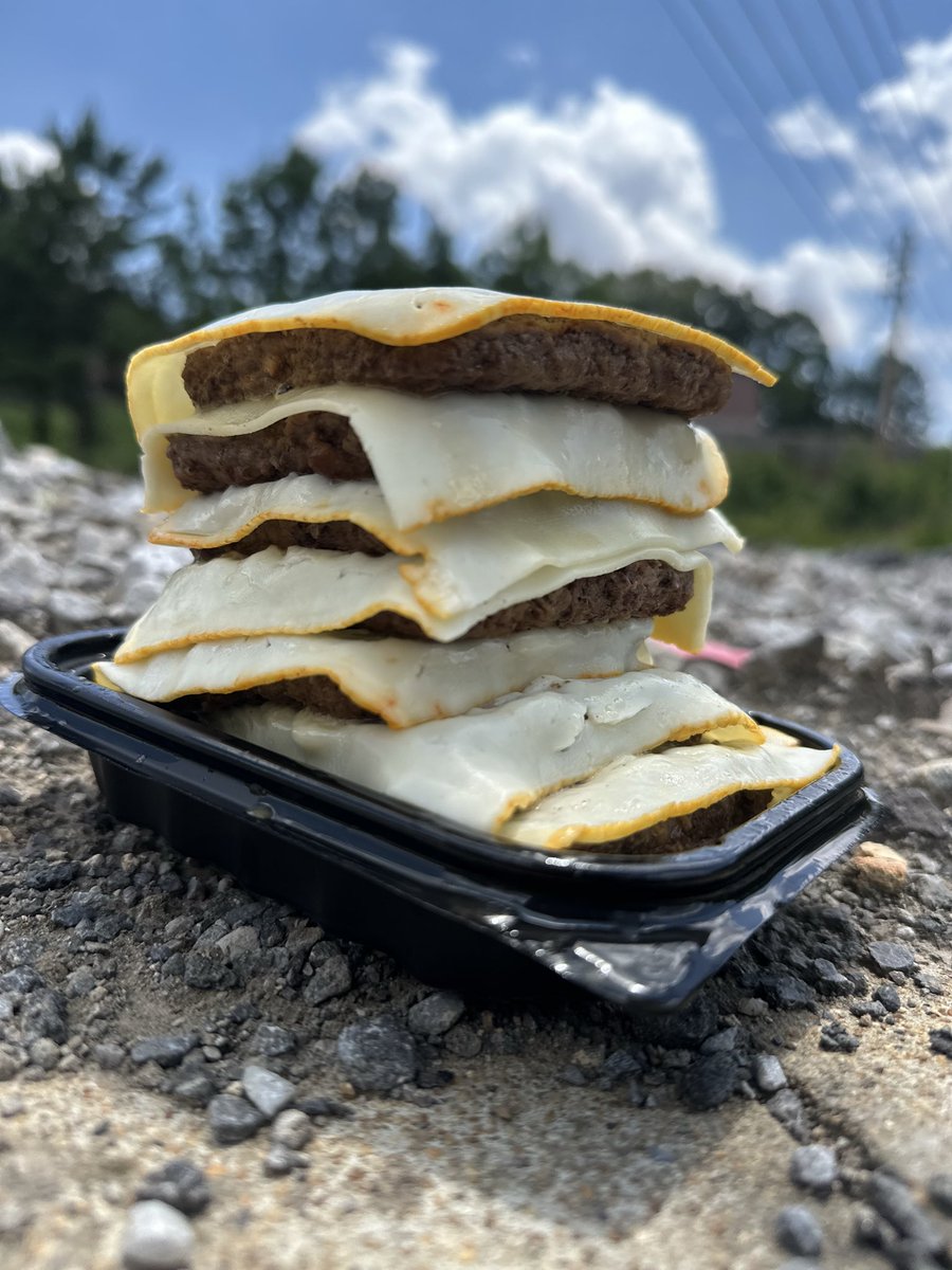animalbasedbjj's tweet photo. The go carnivore lunch, outdoors 
#carnivore #carnivorediet #quantumbiology #fitover40 #animalbased https://t.co/TnUsuN1hzU