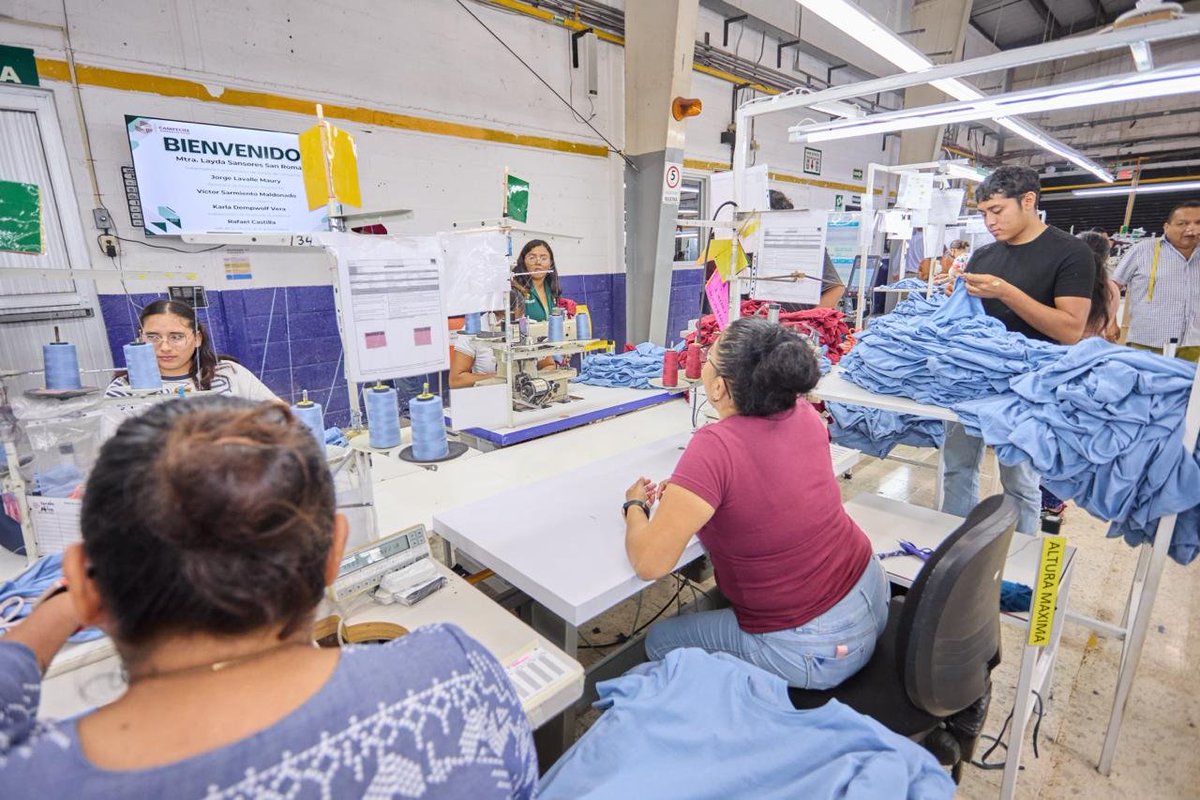 JLavalleMaury's tweet photo. Acompañamos a nuestra gobernadora @LaydaSansores  y al dueño de @grupokarimsmx en el recorrido por las nuevas instalaciones de South East Manufacturing, empresa encargada de la operación de la marca @PUMA, una inversión que generará 300 empleos directos y creará más y mejores oportunidades para nuestra gente.

Seguimos construyendo un #Campeche con más empleo, más inversión y más desarrollo. #EconomíaCampeche #GobiernoQueTransforma
