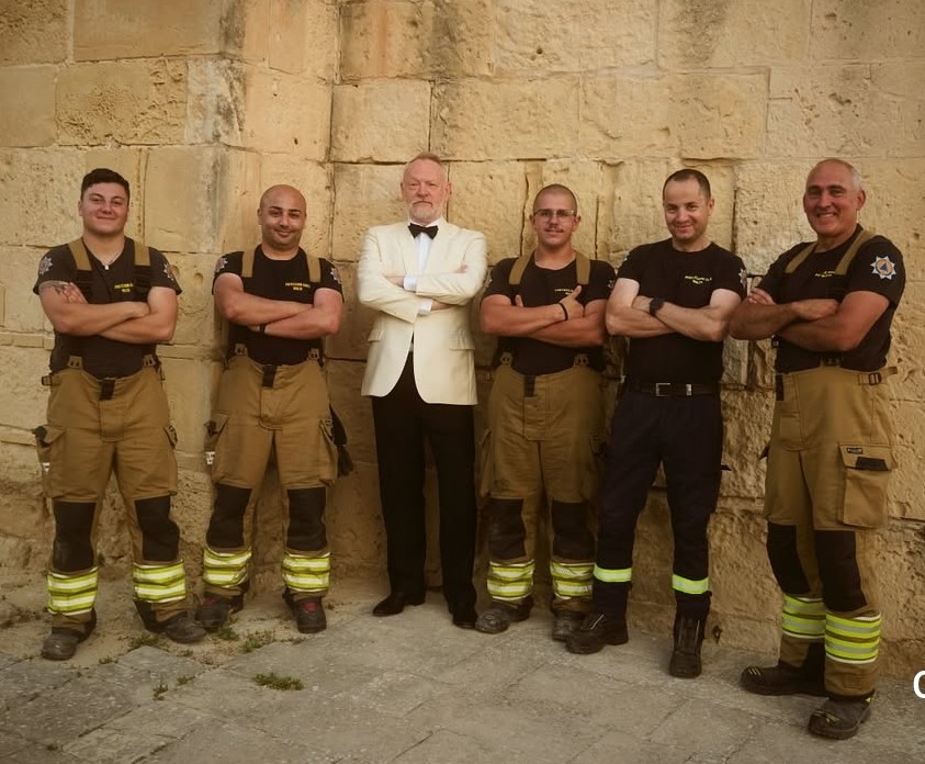 carellwith1r's tweet photo. He's so hot they had to call the fire department. https://t.co/6Faqysyb5A