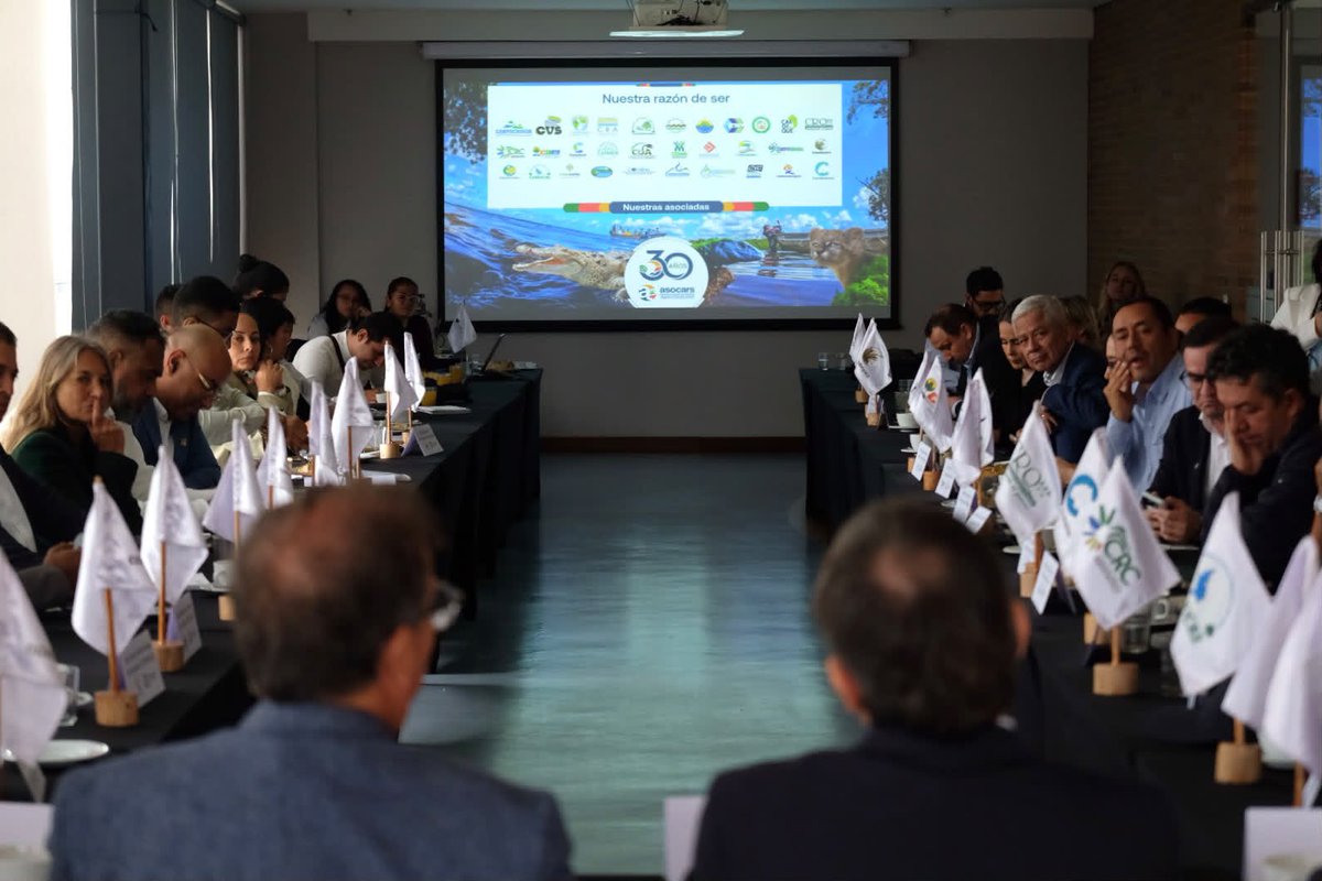 crautonoma's tweet photo. Nuestro director, @JesusLeonInsig , participó en la Asamblea General de Asocars, espacio de diálogo e intercambio de visiones sobre los retos y oportunidades de la gestión ambiental en Colombia.

En este encuentro compartió con Fabio Arjona Hincapié, ministro de Ambiente designado, y con los directores de las Corporaciones Autónomas Regionales del país, fortaleciendo el trabajo conjunto en favor de la sostenibilidad ambiental.