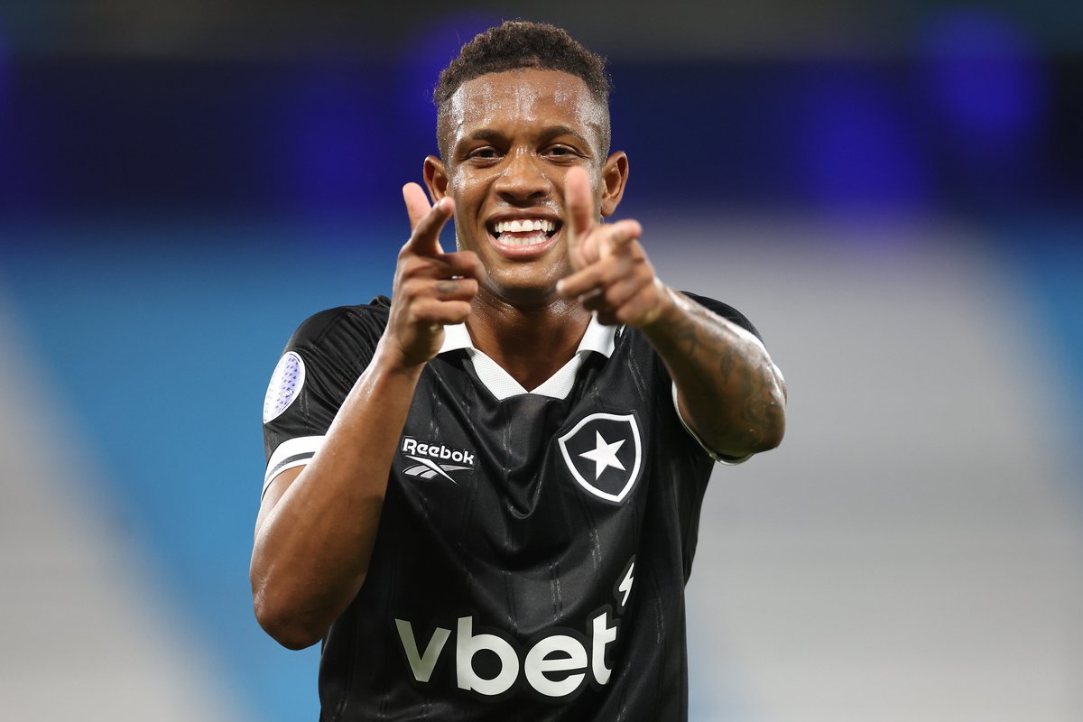 geglobo's tweet photo. Palmeiras oferece cerca de R$ 120 milhões e Naves por Danilo, do Botafogo

Meio-campista disputou a Copa pela seleção brasileira e é a única movimentação do Verdão no mercado ➡️ https://t.co/nQIZEHBpb7

📸 Vitor Silva/BFR https://t.co/blwwUfIK0z