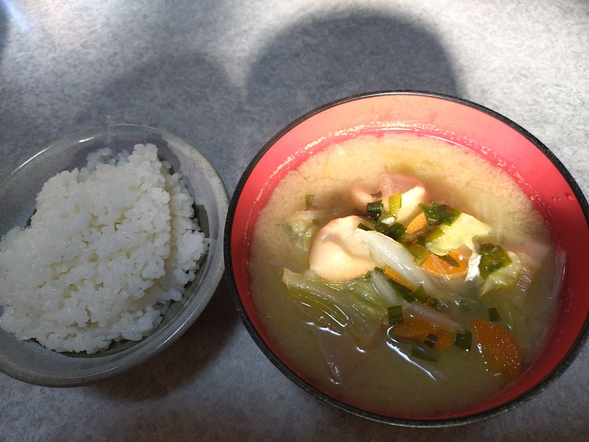 FukusanC's tweet photo. 皆さん，おはよう☀ございます。お疲れ様です。梅雨明け，地域はかなり気温🌡️が高めです。体調管理に気をつけて暑さ🥵に対応しましょう。良い１日を。 https://t.co/14FoWLwmdw