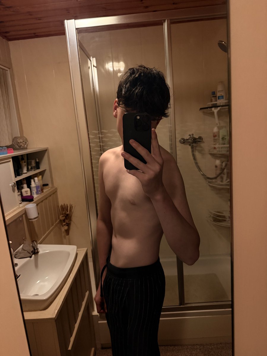 leogrant08's tweet photo. Anyone wanna send some cash this way #bwc #uncut #paypigswelcome #teen #chudai https://t.co/wPtEDli2kV