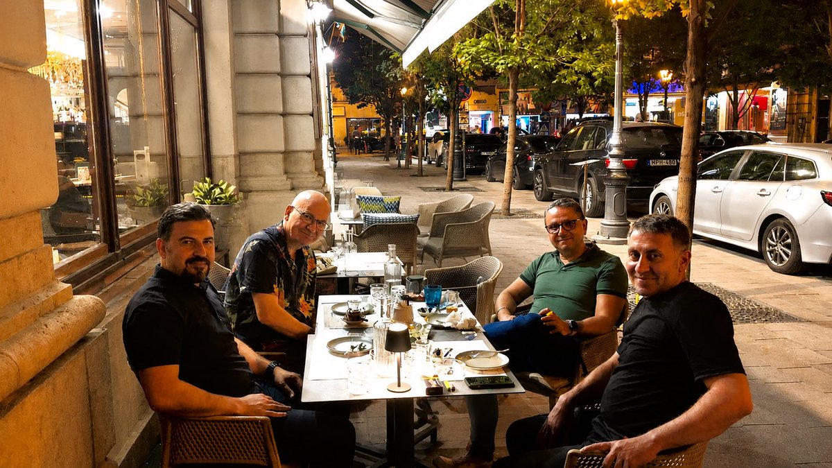 OzgurTufekci tweet picture