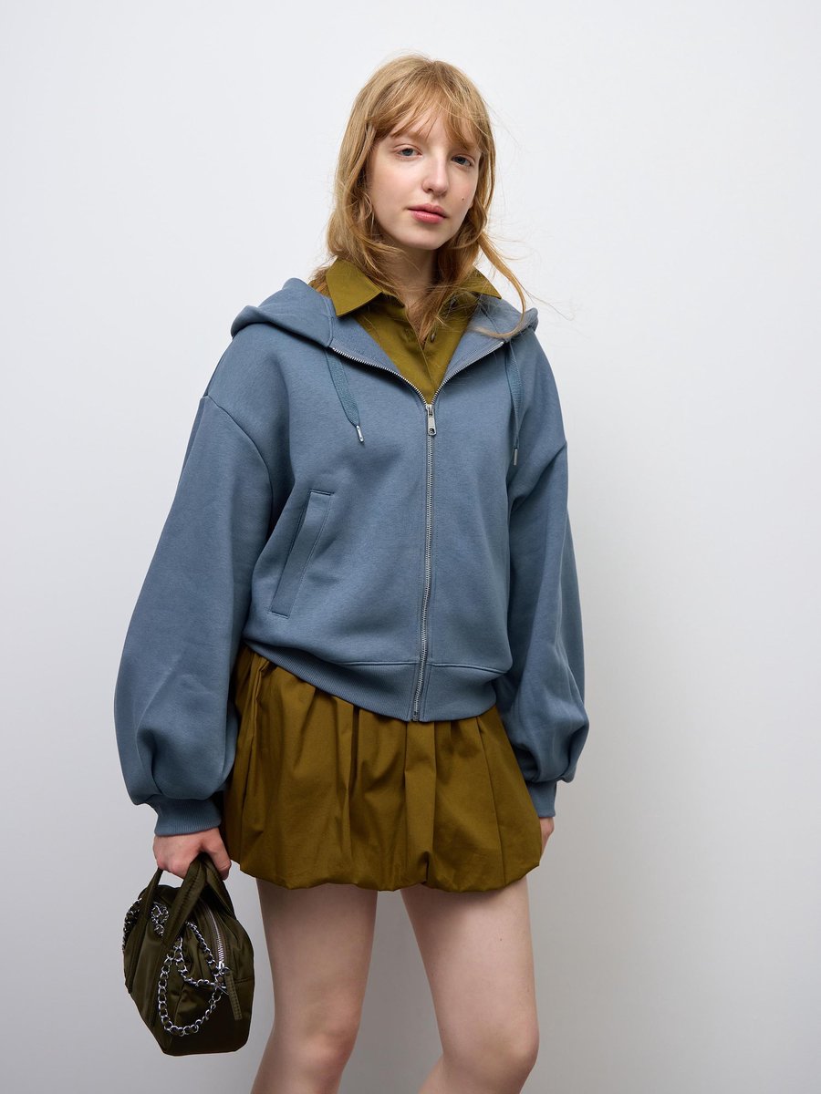 styling_tinder's tweet photo. GUから7月中旬発売予定の"スウェットバルーンスリーブフルジップパーカ"が可愛すぎる

名前の通り、風船のように膨らんだボリュームスリーブがポイント。
ボクシーシルエットでゆったりと着れて、目付を軽くすることで軽やかな着心地になってる

4色展開でコーディネートもしやすいのでまじでおすすめ https://t.co/Nu88JwwBf2