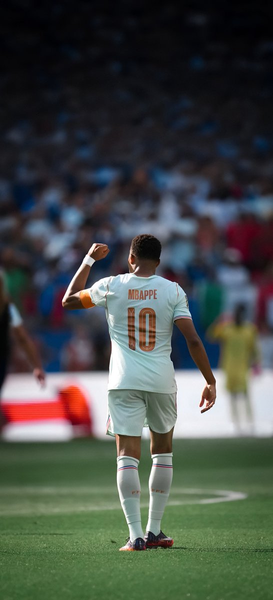 ItzVarun_____'s tweet photo. Kylian Mbappe Wallpapers! 🇫🇷

#FIFAWORLDCUP https://t.co/pAFItxfxBH