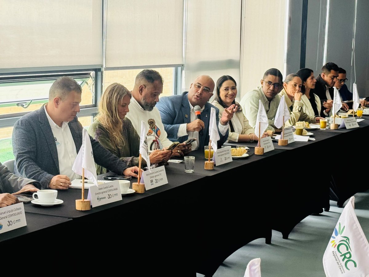 JesusLeonInsig's tweet photo. Hoy en la Asamblea General de @ASOCARS compartimos ideas y experiencias sobre el futuro de la gestión ambiental, junto a @fabio_arjona ministro de Ambiente designado por @ABDELAESPRIELLA, y los directores de las CAR del país. Seguimos trabajando por una Colombia más sostenible🌱 https://t.co/phcEQwDRCF