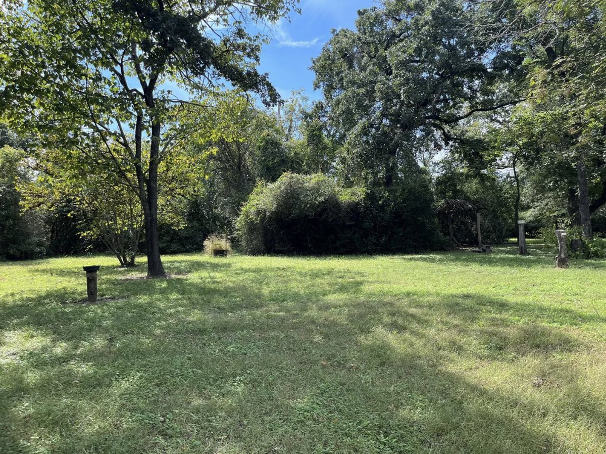 CountryLife717's tweet photo. Rustic 2-Story #Lakeview #Cabin on 1 #Acre in #Texas Under $100K.
https://t.co/jlbfBQ9bGA https://t.co/AH2k2ru7YG