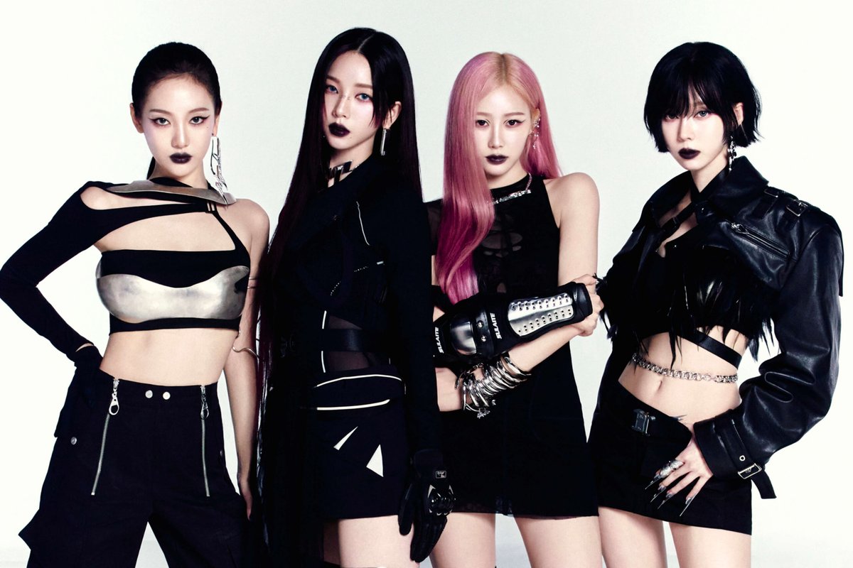 soompi's tweet photo. #aespa's "Whiplash" Becomes Their Fastest MV To Hit 300 Million Views
https://t.co/vHlzQj00td https://t.co/bA6Juaqi4G