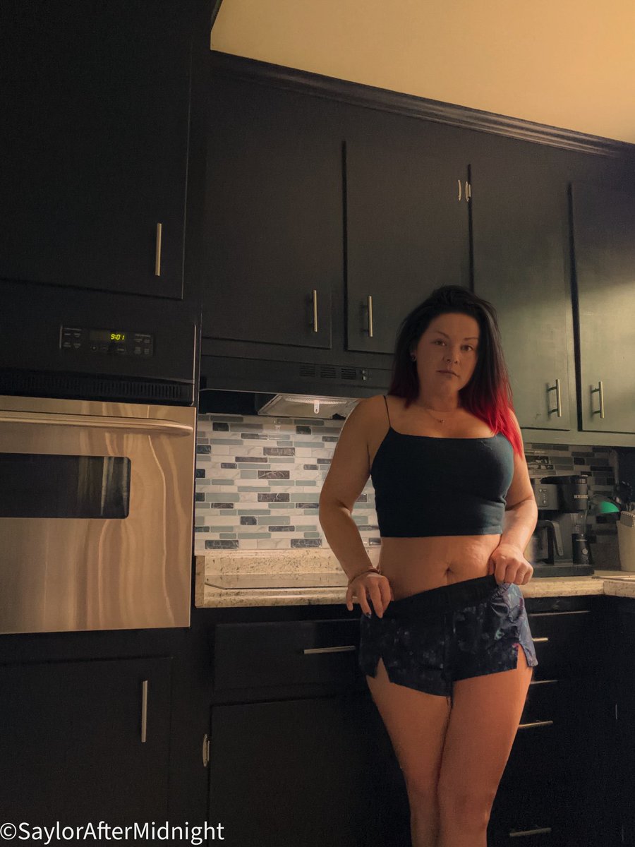 SaylorAftrMidnt's tweet photo. @lana_viss Somewhere between slim/toned and chubby 🙃 https://t.co/wCtU5uIPJq