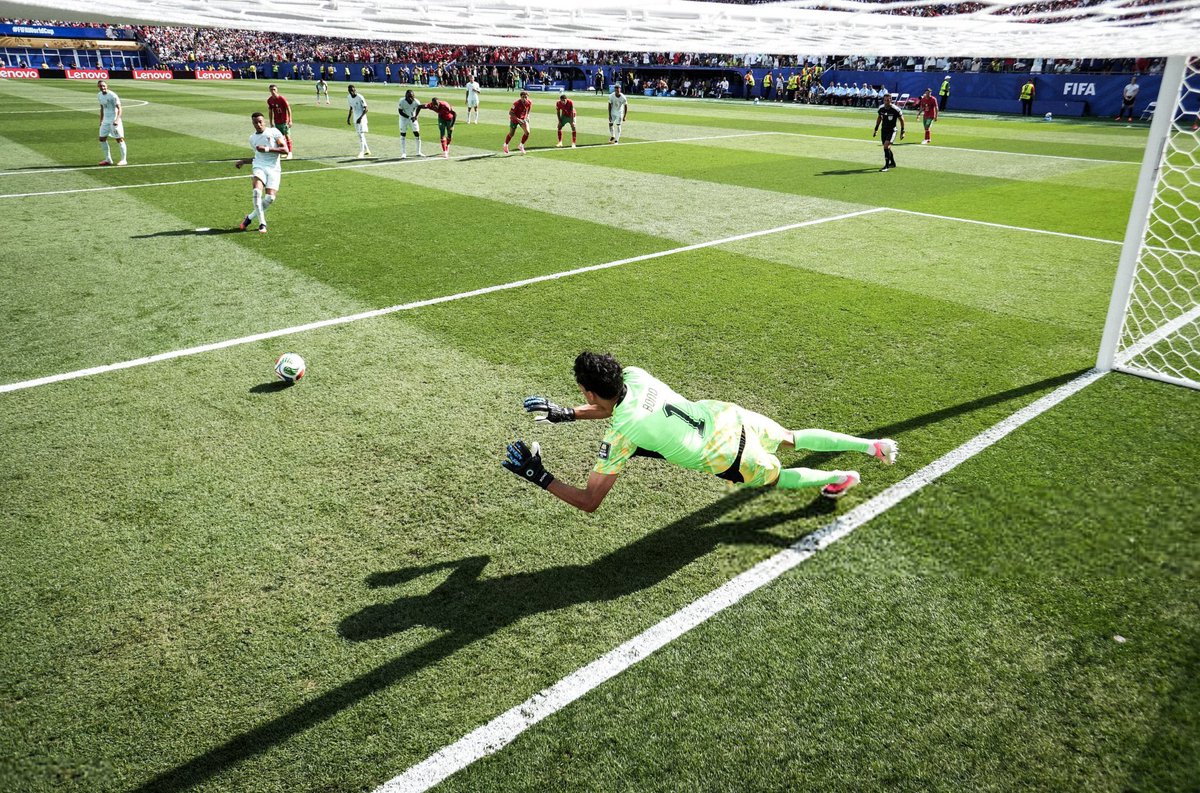 joserra_espn's tweet photo. SIN ÉL, LA HISTORIA DE MARRUECOS SE HUBIERA ACABADO ANTES. 

Bono, el arquero marroquí volvió a agigantarse: cuatro tapadas espectaculares y un penal atajado a Mbappé. Uno de los mejores porteros de este Mundial. https://t.co/dzu5hmilsE