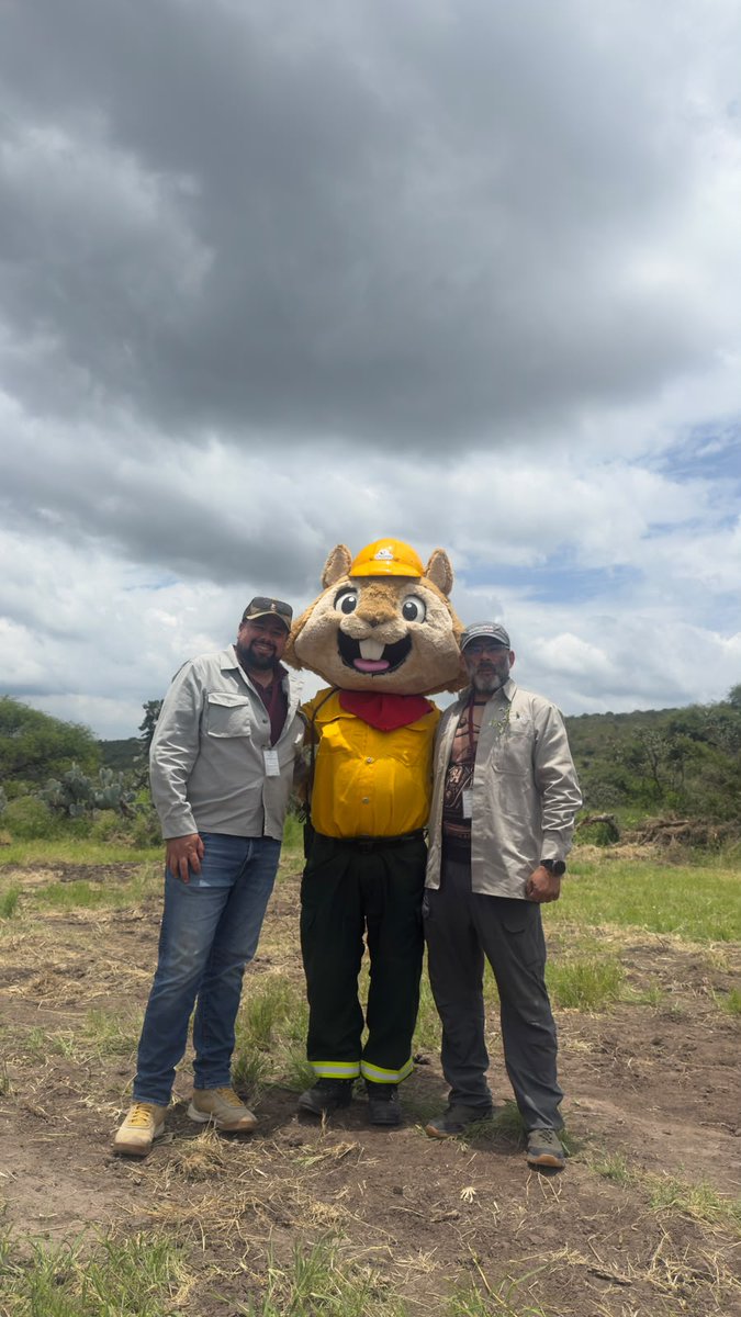 ConaguaDLQro's tweet photo. 🌱 En el marco del 25.º aniversario de la #CONAFOR, #Conagua participó en el Evento Nacional de Reforestación 2026, fortaleciendo las acciones del #GobiernoDeMéxico para conservar los bosques, proteger las cuencas y cuidar el agua. 💧🇲🇽 https://t.co/mzT4fDP2xE