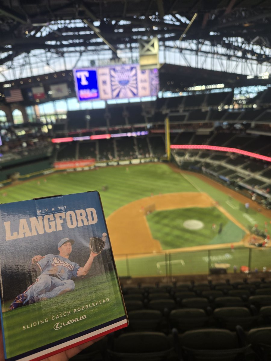 JBene19's tweet photo. Lets go Rangers! https://t.co/0q9D7oLV29
