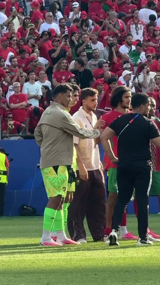 ياسين بونو ينهي مشوار كأس العالم بالدموع.... رغم الخروج، يبقى بونو وأبطال المغرب مصدر فخر بعد مشوار تاريخي جديد في المونديال. #كأس_العالم_مع_أوليه 