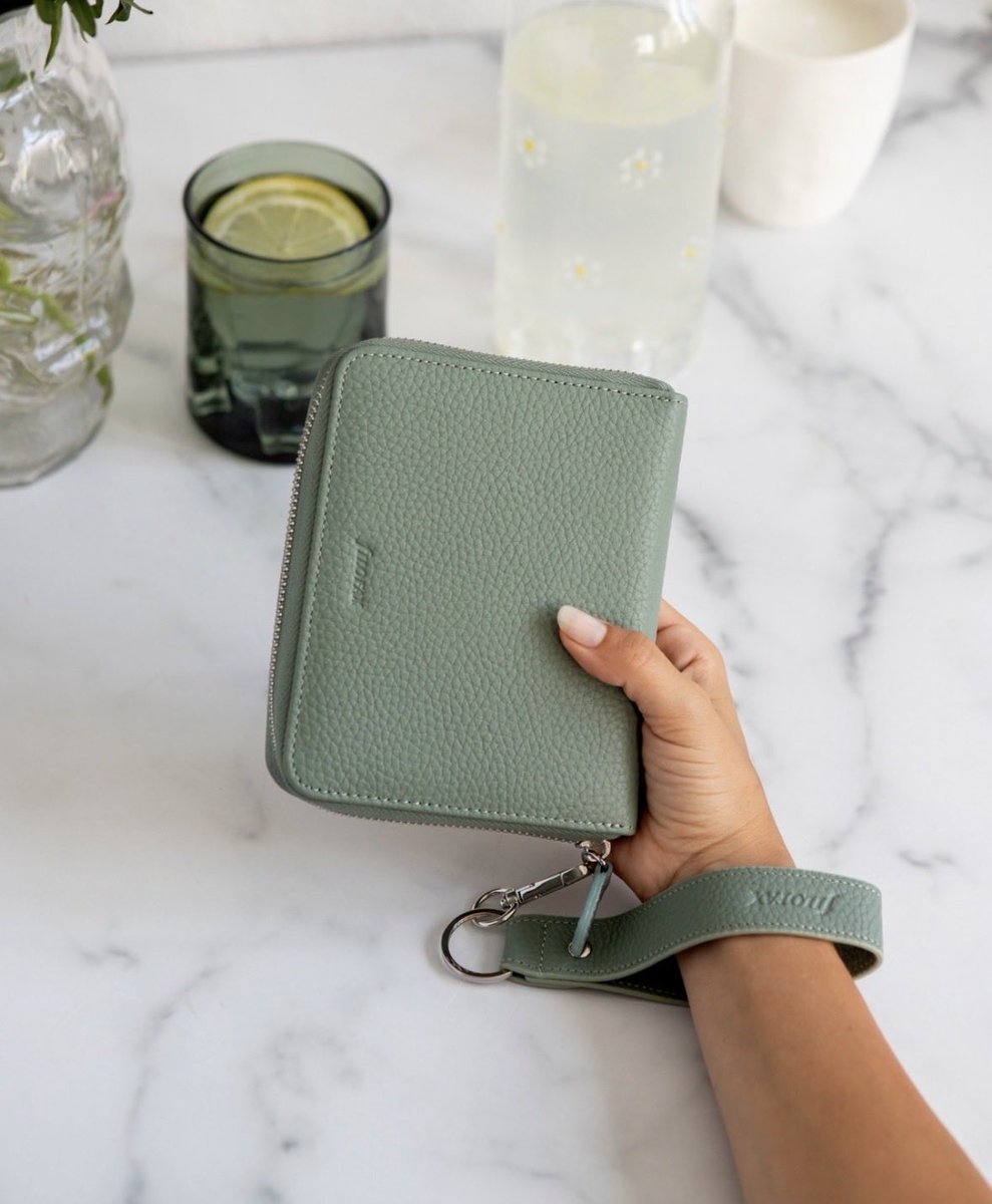 filofax's tweet photo. Soft, sophisticated and designed to go wherever life takes you! The Norfolk Zip Organiser in Sage combines beautifully crafted full-grain leather with thoughtful functionality, giving you a secure place for your plans, notes and everyday essentials 👉 https://t.co/a0NwIV87ap https://t.co/DWQwKdOTOD