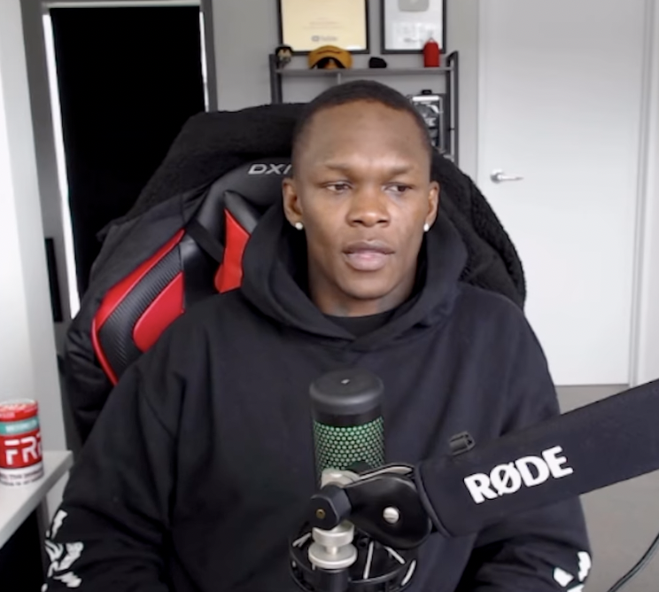 DamonMartin's tweet photo. Israel Adesanya just posted that he's split with longtime head coach Eugene Bareman and he's no longer training at City Kickboxing. 

That's been his team for the past 16 years but as he posted in the caption "new beginnings" 
https://t.co/ry7cMVEzyj

#UFC https://t.co/4JmFbZRWUQ