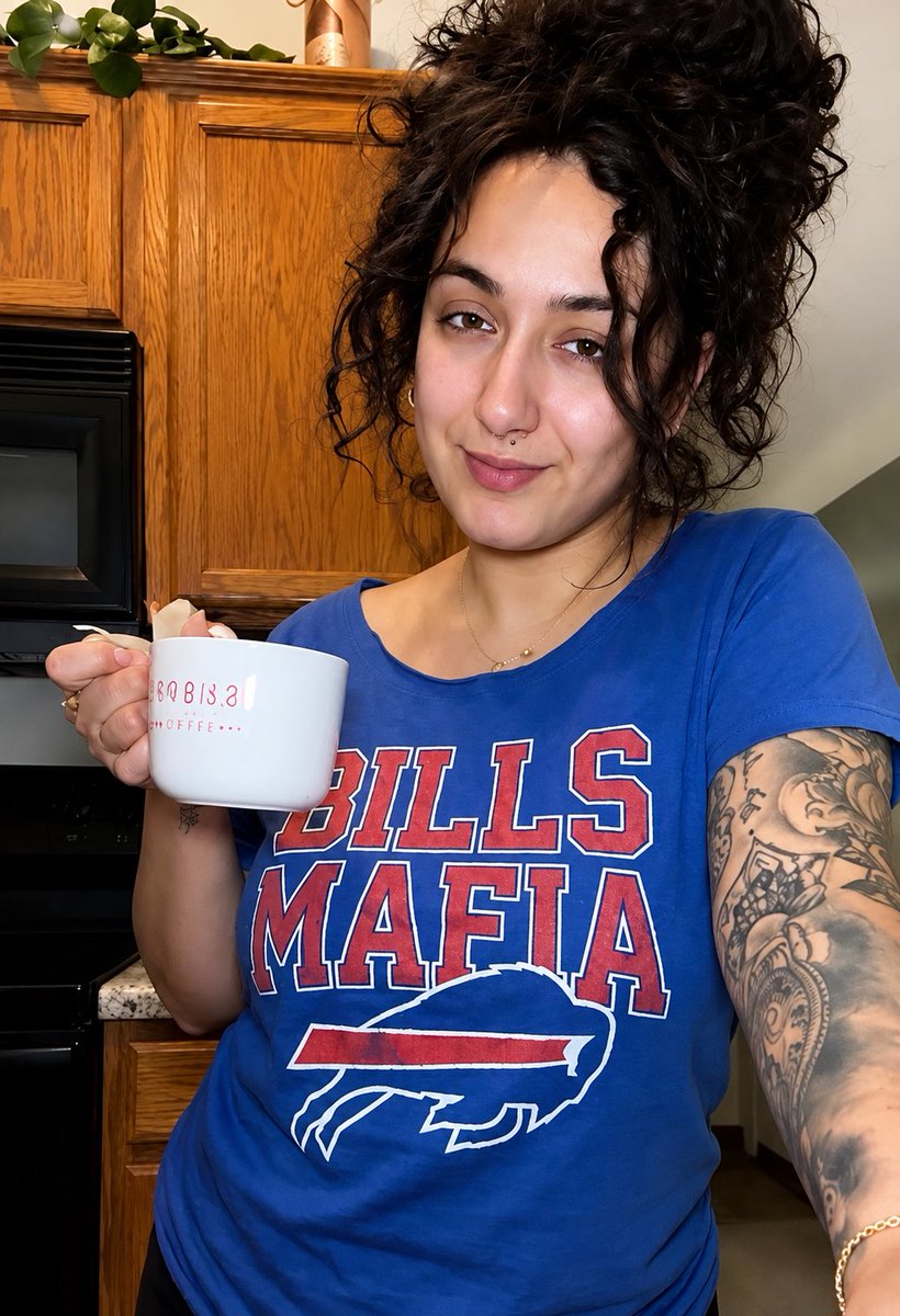 AshleyWest31's tweet photo. BillsMafia 4ever ❤️💙 https://t.co/93njKGX2Ie