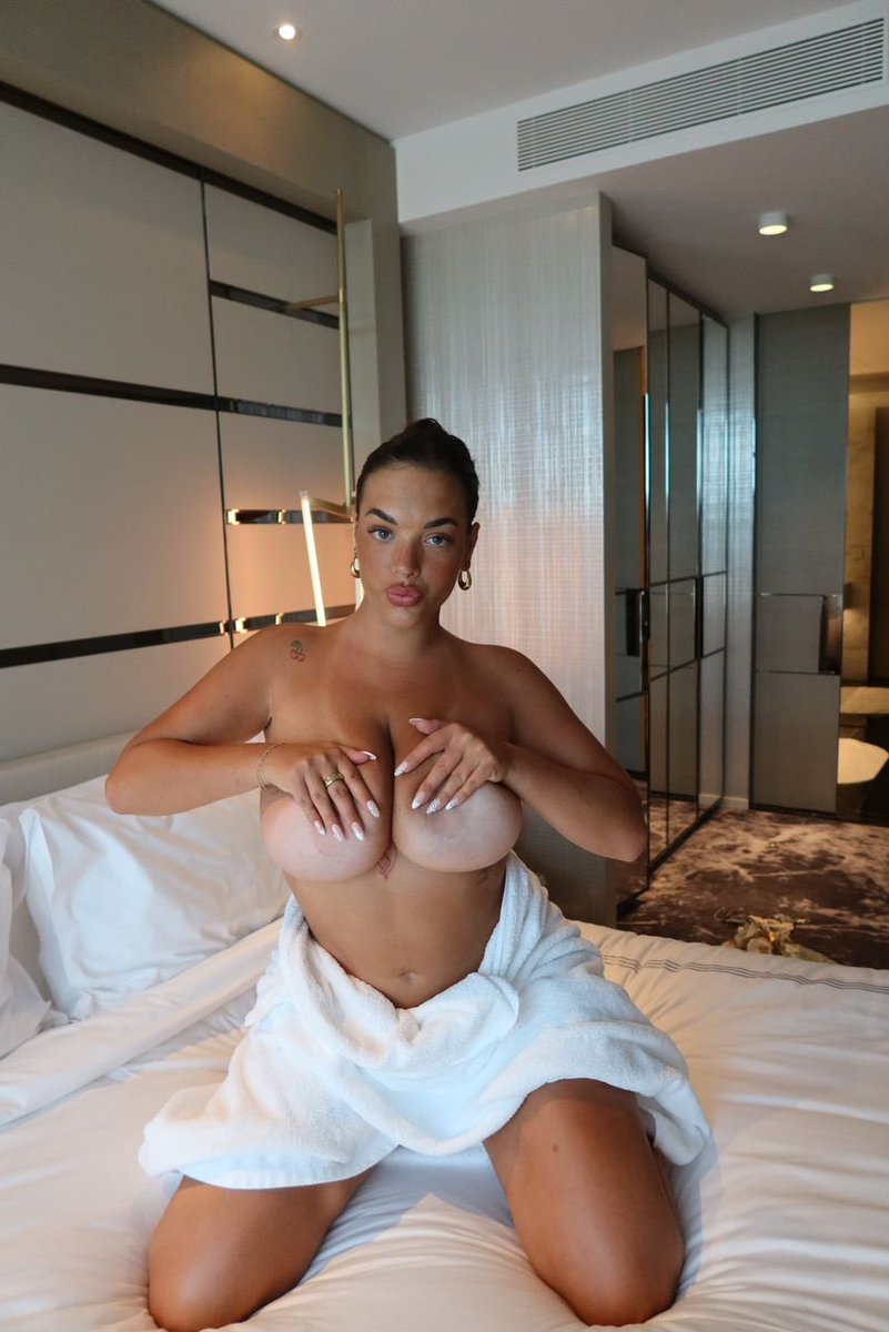 Alanna_0f's tweet photo. @Numeris__ Hey, thats me👋

Sending my b00ba pics on my FREE 0F 🔗 in bio https://t.co/jgWtOdj8Z1