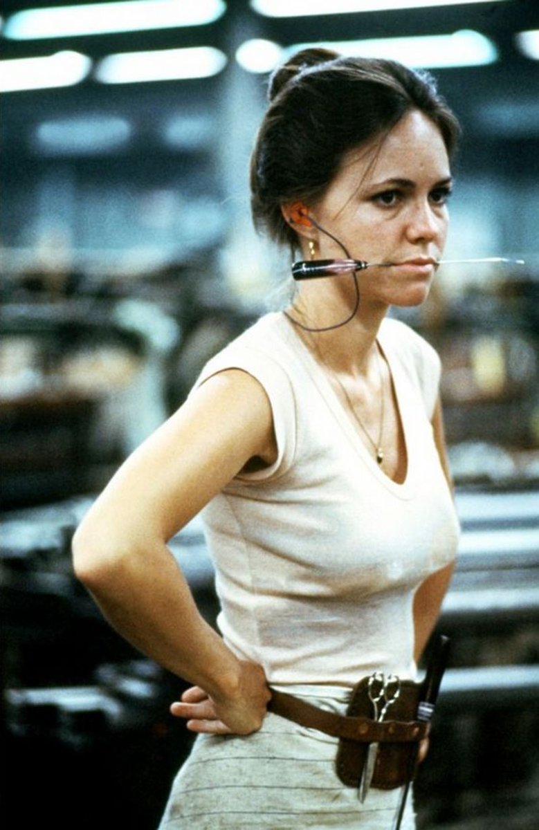JayRyKK's tweet photo. Post a 70s movie that starts with the letter N?  

‘Norma Rae’ (1979) https://t.co/5pod8Cf4uW