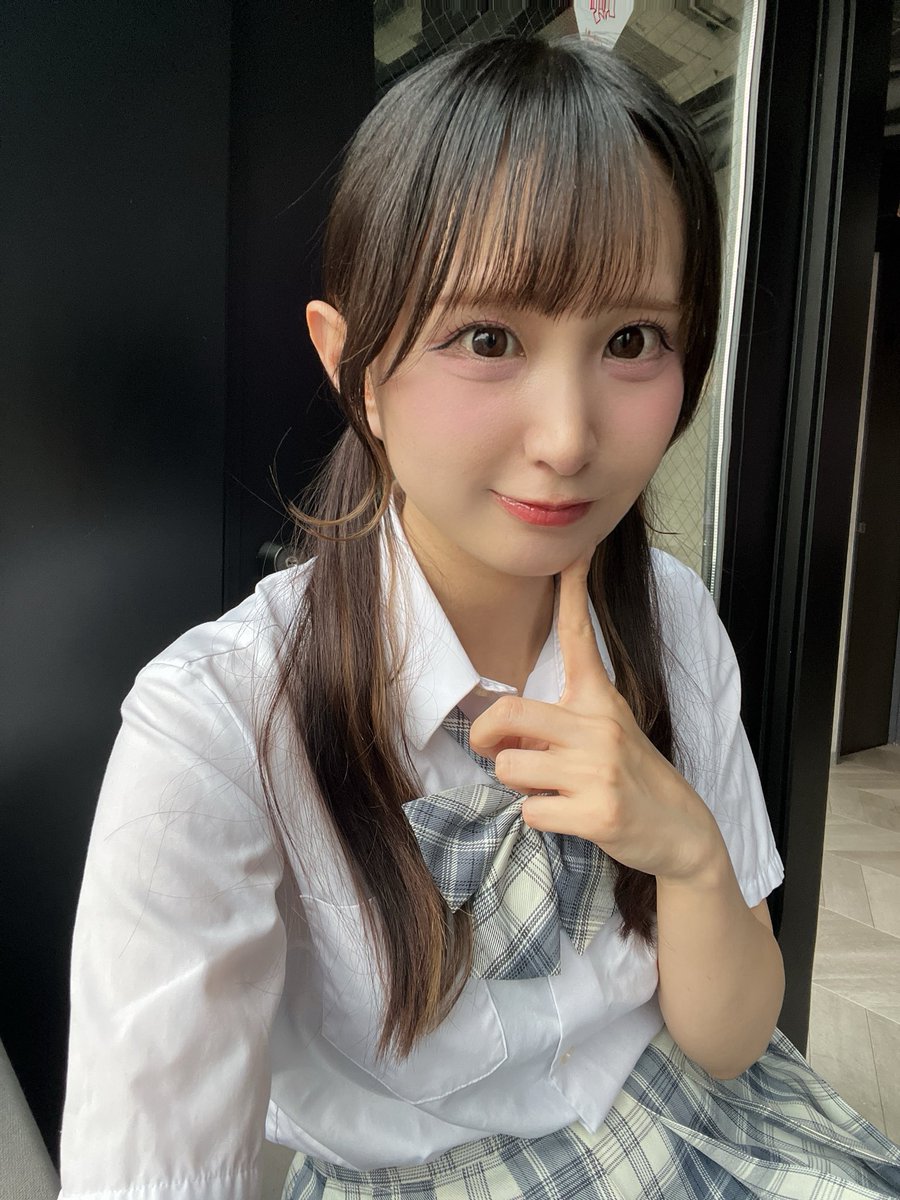 sumire__oo28's tweet photo. おはよ〜☀️

今日朝からめっちゃ暑い〜🥵

この間撮影で制服来たのっ！！
水色のリボンが可愛い🩵 https://t.co/wabeg3YMtj