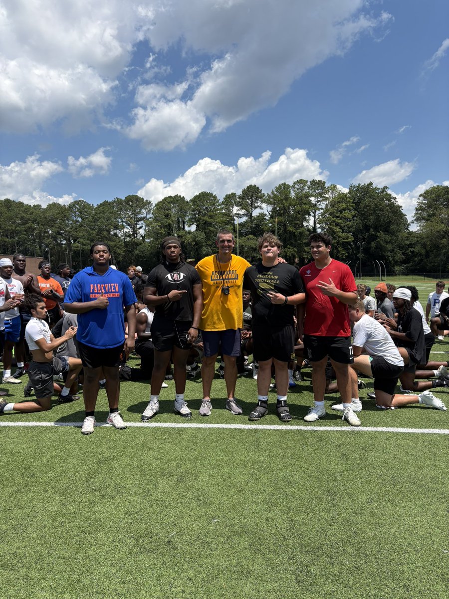 ReinhardtFB's tweet photo. Camp #8 

Offensive MVPs!: QB, OL, WR, RB https://t.co/2Qm1HZyvB0