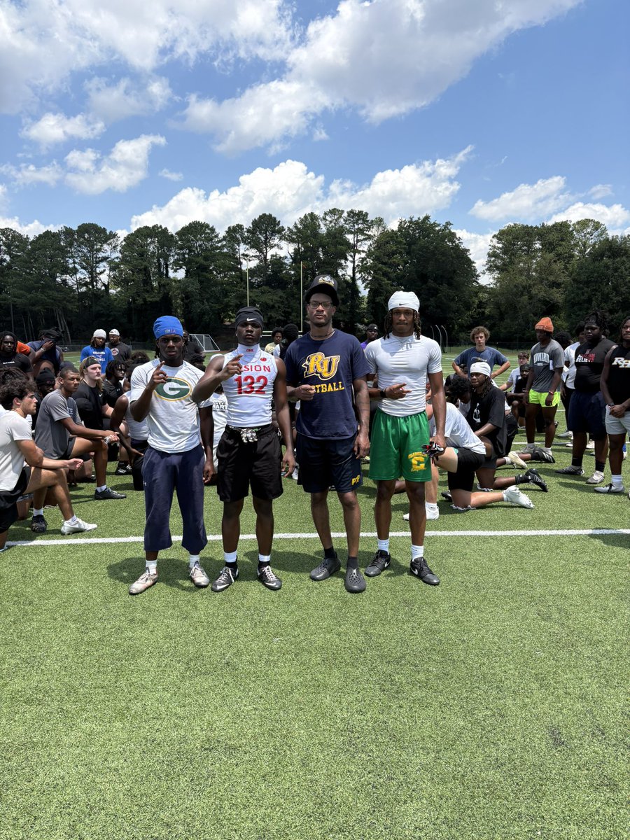 ReinhardtFB's tweet photo. Camp #8 

Offensive MVPs!: QB, OL, WR, RB https://t.co/2Qm1HZyvB0