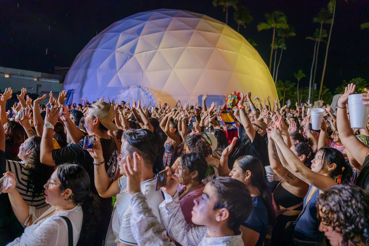 PuertoVallarta's tweet photo. Así se vivió la energía de #AlmaViva en Vibra Jalisco Zona Fan Puerto Vallarta. 🎶🌴
Gracias a todas y todos los asistentes por ser parte de esta celebración llena de música, emociones y grandes momentos. 💙
¡Nos vemos en la próxima! 🙌 https://t.co/qx0K0m7X9U