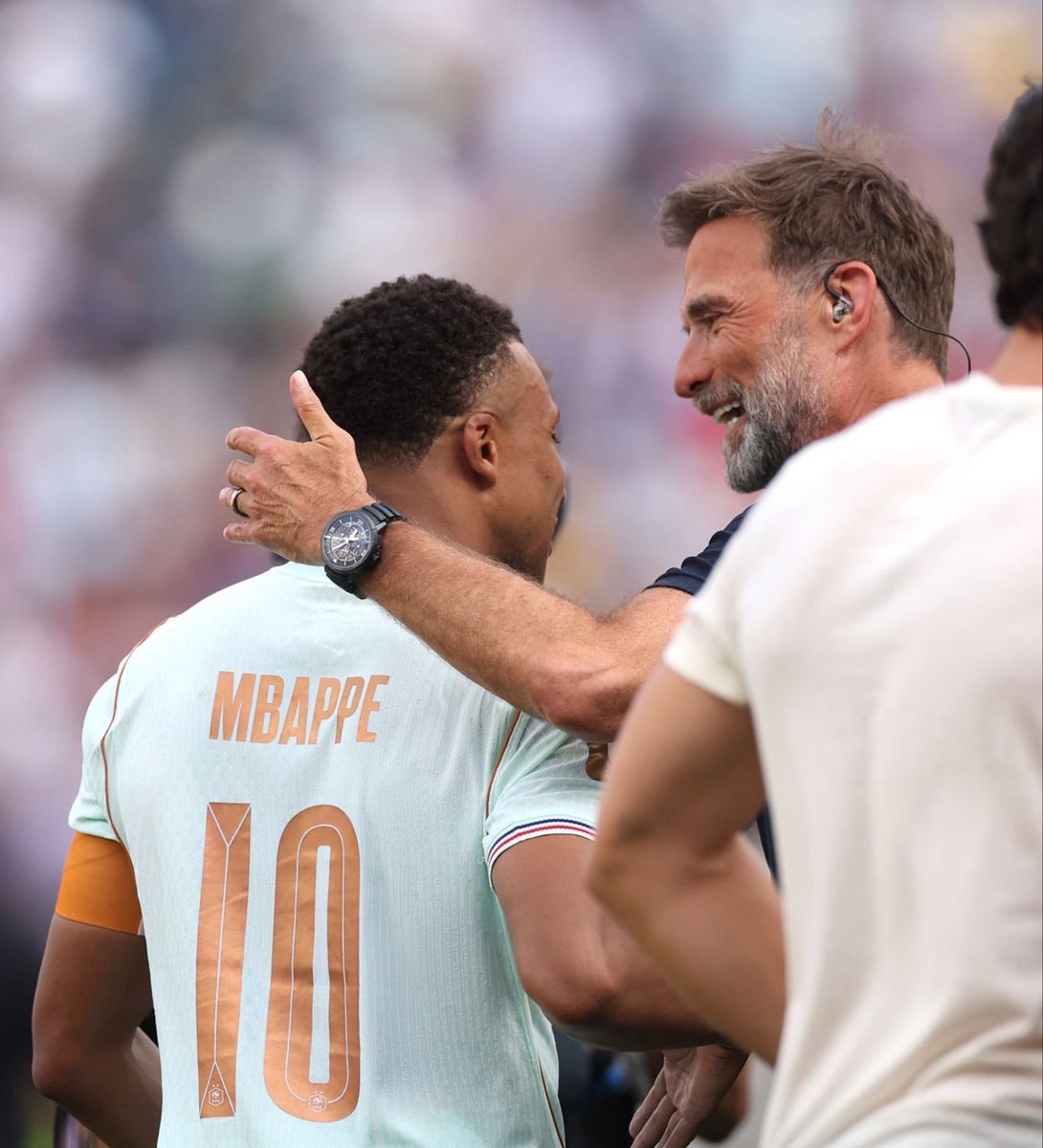 iMiaSanMia's tweet photo. 📸 Jürgen Klopp x Kylian Mbappé https://t.co/oMoV7WWq9d