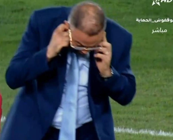 FliyoMB's tweet photo. "الو سيدنا؟ وا حشوما بلا ما تجبد مي" https://t.co/6tuPdpB3Fy